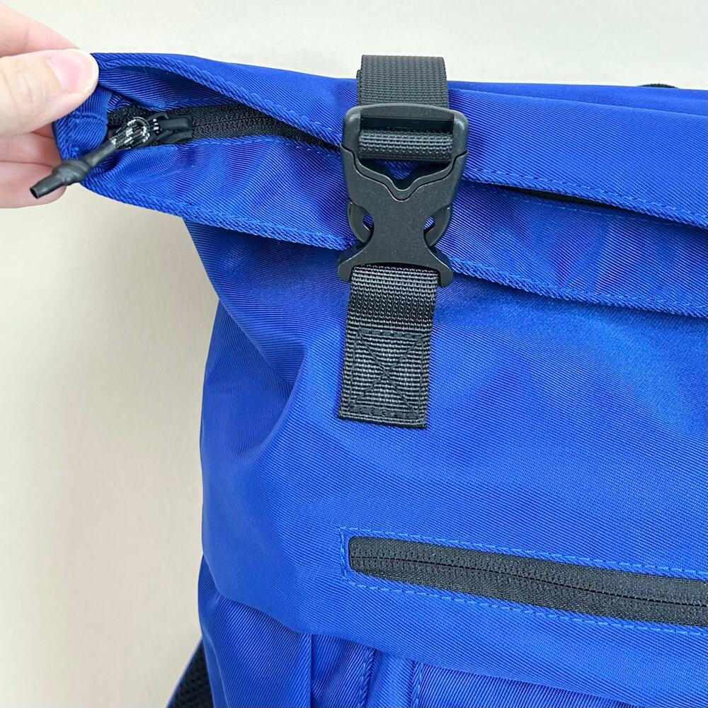 Fabletics Roll Top Laptop Sleeve Nylon Reflective Blue The Only Backpack NWT - Picture 6 of 8